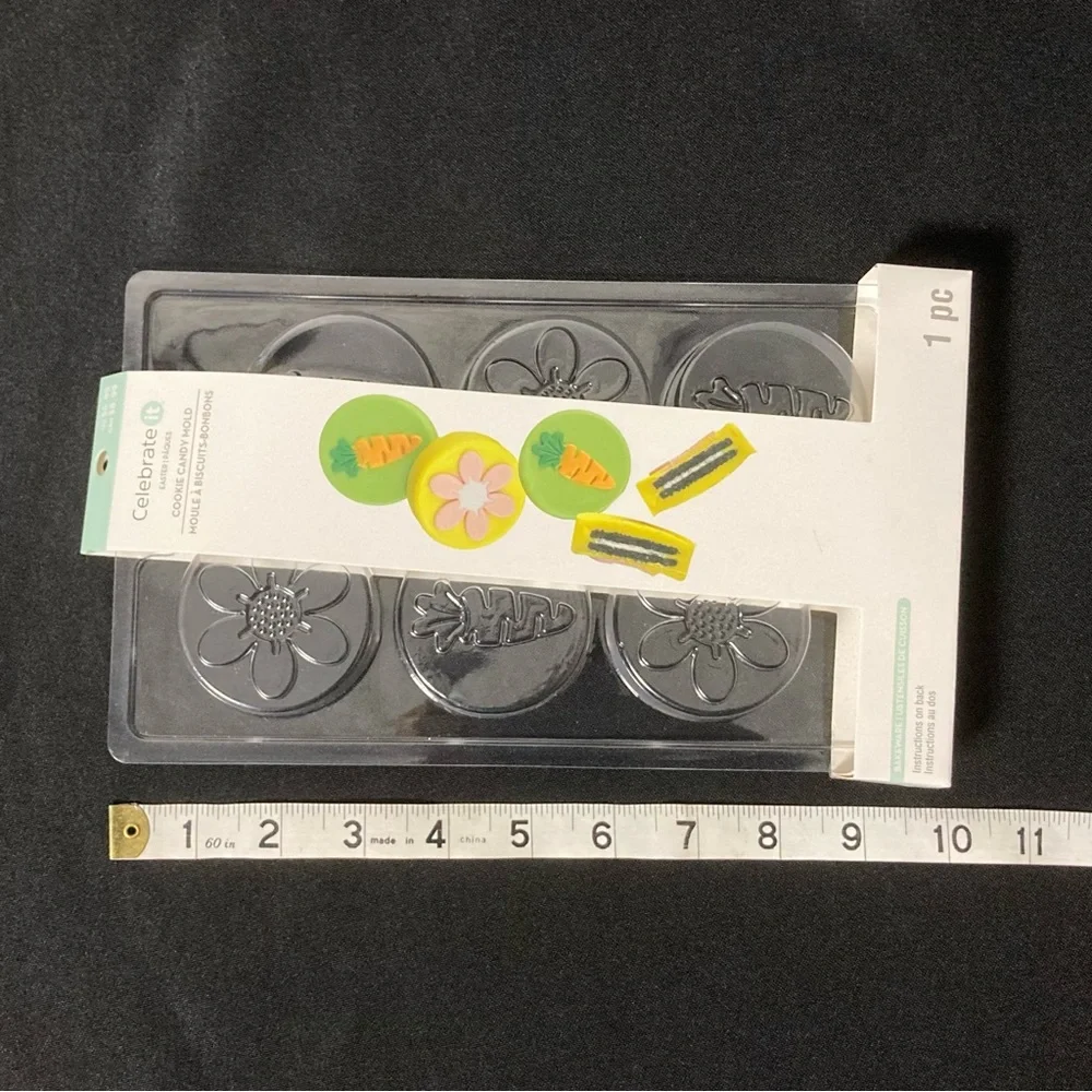 ⭐️ Celebrate It Spring Easter Plastic Cookie Candy Mold